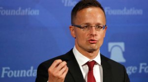 Сийярто: вступление Украины в ЕС принесет пламя войны на весь континент