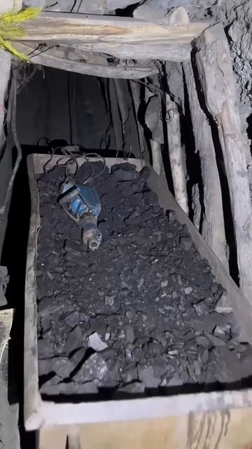 Black diamond mining #viralvideo #nature #mineralindustry #electronicmusic #1millionviews #survival смотреть онлайн