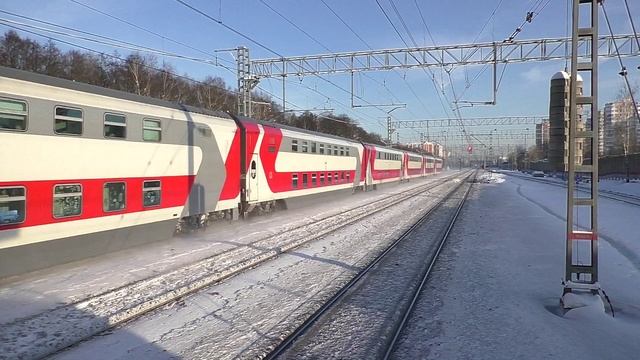 Электровоз ЭП20-058 (ТЧЭ-6) со скорым поездом "Двухэтажный состав" № 063Й Самара — Санкт-Петербург. смотреть онлайн