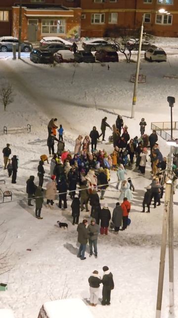 у нас во дворе