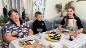 НОВОГОДНИЕ ПРАЗДНИКИ/ВСТРЕЧАЕМ ГОСТЕЙ/ГОТОВИМ РОЛЛЫ-ПО ДОМАШНЕМУ.