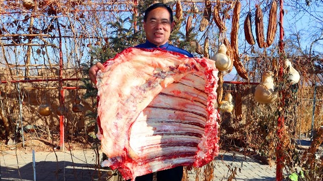 100 долларов за большой кусок ребрышек! Обжаренныеюй и тушеный с уникальным соусом чили и чесноком