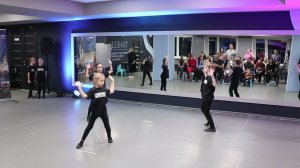 Танцевальные диагонали в африканском стиле. Джазовый танец для школьников в Мытищах.