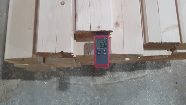 Для чего нужен компенсационный пропил в профилированном брусе при строительстве бани из Пестово смотреть онлайн