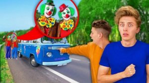 ВЛАД А4 - Сумасшедшие КЛОУНЫ БАНДИТЫ Напали на НАС. А4