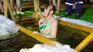 Тысяча верующих посетили Крещенские купания в с. Троицкое