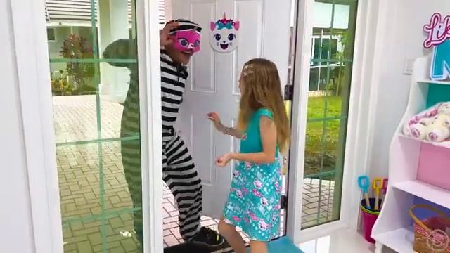 Папа учит Настю правилам безопасности для детей [get.gt] смотреть онлайн