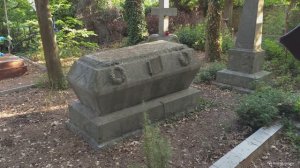 Могила основателя усадьбы «Олеиз» Токмакова на графском кладбище Кореиза, Южный берег Крыма