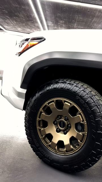 Toyota 4Runner Trailhunter — японская надёжность, гибридная тяга и готовность к любым маршрутам смотреть онлайн