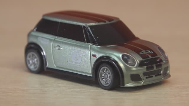 Самая маленькая радиоуправляемая машинка в мире смотреть онлайн