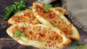 ПИДЕ С КАРТОШКОЙ, СЫРОМ И ЧЕСНОКОМ