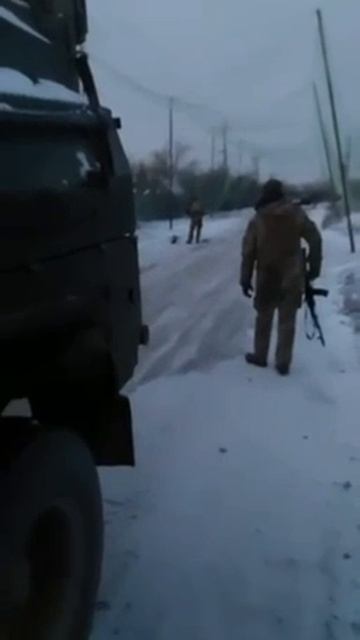 Укровояка решил что он самый умный и попытался разминировать"дрон-ждун"
💥Но что-то пошло не так… смотреть онлайн