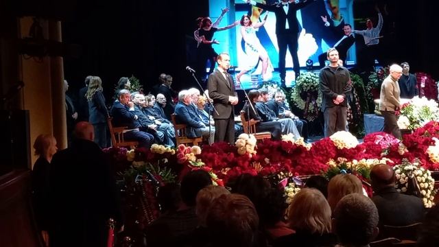 Владимир Машков на церемонии прощания с Игорем Золотовицким 17.01.26 смотреть онлайн