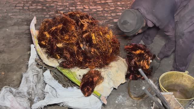 Превращение отходов радиаторов в ценную медную проволоку смотреть онлайн