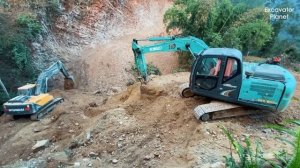 Самая опасная работа оператора экскаватора в истории - строительство горной дороги |