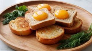 ГРЕНКИ ИЗ РЖАНОГО ХЛЕБА С ЯИЧНИЦЕЙ