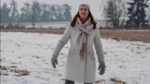 Сгенерированное видео. Зима, девушка на поле. Песня.