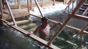 Крещенские купания прошли во Владивостоке, Перми, Красноярске и Уфе