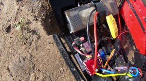 Axial 3 против Ниссан Патрол на бездорожье