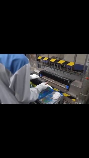 Сегодня наблюдаем процесс производства кондиционера Daikin смотреть онлайн