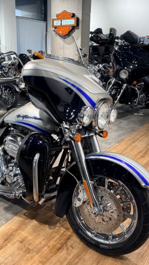 2009 HD CVO Electra Glide Black Diamond ABS (40K)