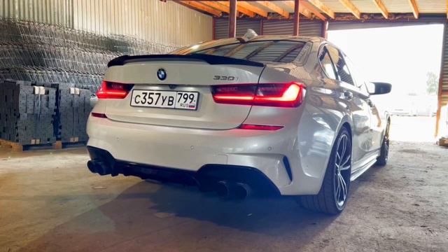 BMW 330i — завораживающий рёв мотора смотреть онлайн