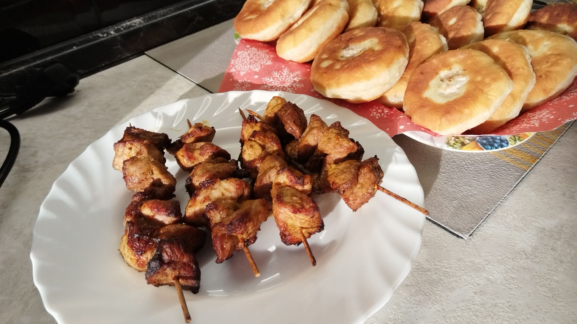 Магнит, большие скидки, распаковка. Пробую новую муку. Пеку беляши. Шашлык в аэрогриле. смотреть онлайн