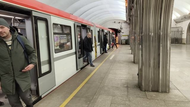 Поезд Балтиец. Станция Академическая смотреть онлайн