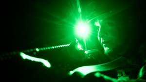 Чудо техники: бойцы ВС РФ придумали особые очки ночного видения