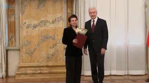 Премию в области СМИ получила сотрудник Первого канала Алиса Андреева.