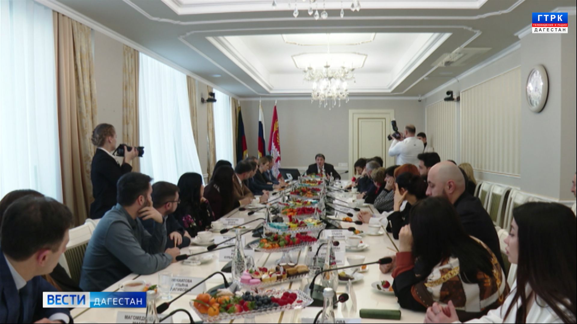 Мэр Махачкалы провел традиционную встречу с представителями региональных и федеральных СМИ смотреть онлайн