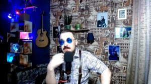 Оголодавший Даня Милохин спит на старых матраса