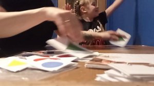 Показать лишний по цвету, по форме