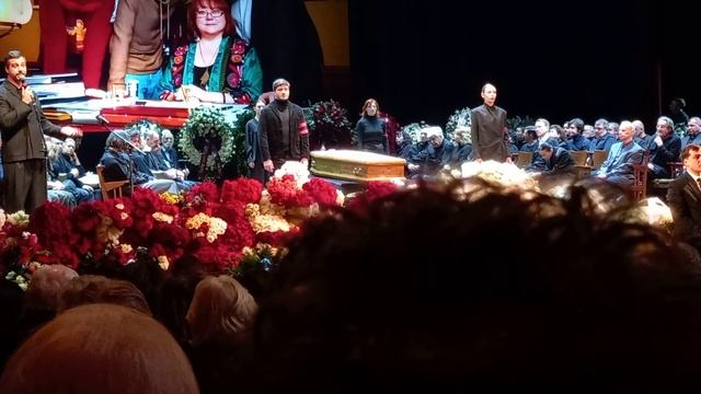 Иван Ургант на  церемонии прощания  с  Игорем Золотовицким.17.01.26. смотреть онлайн