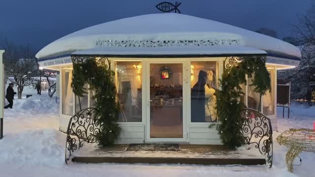 Как нам провести праздник Богоявления? На этот вопрос и другие отвечает иерей Александр Ермолин. смотреть онлайн