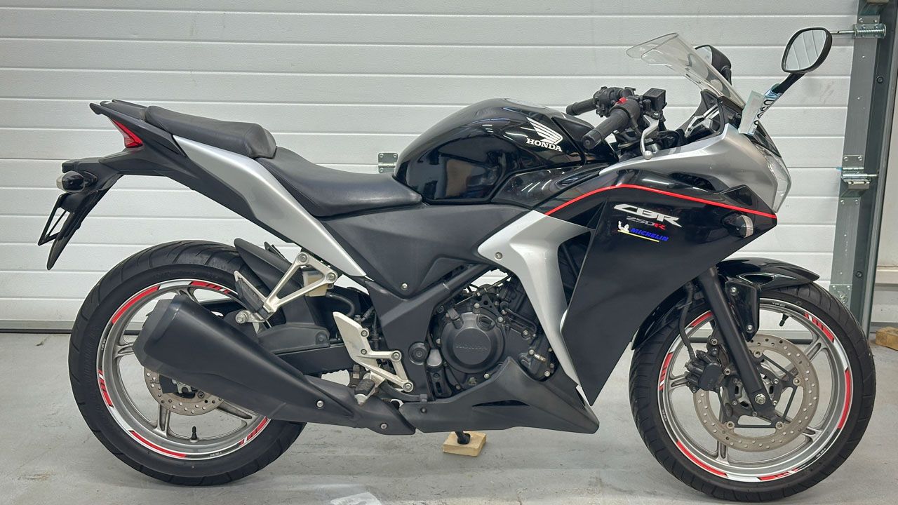 Honda CBR250R - MC41-1003980 смотреть онлайн