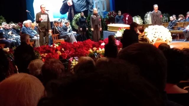 Константин Хабенский на церемонии прощания с И.Я. Золотовицким смотреть онлайн