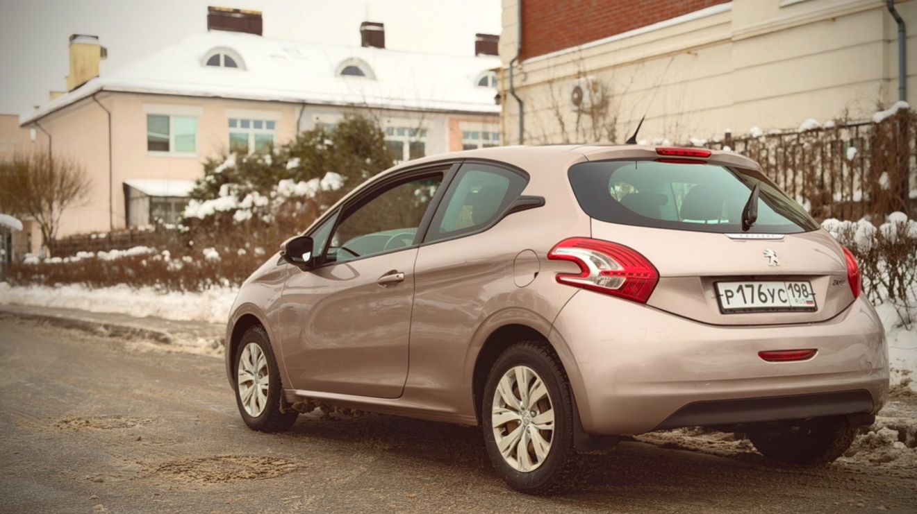 Peugeot 208, 2014г, 1.2 АМТ в отличном состоянии, пробег 146ткм смотреть онлайн