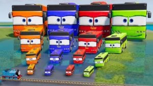 Большие и маленькие цветные автобусы Lightning Mcqueens против поездов