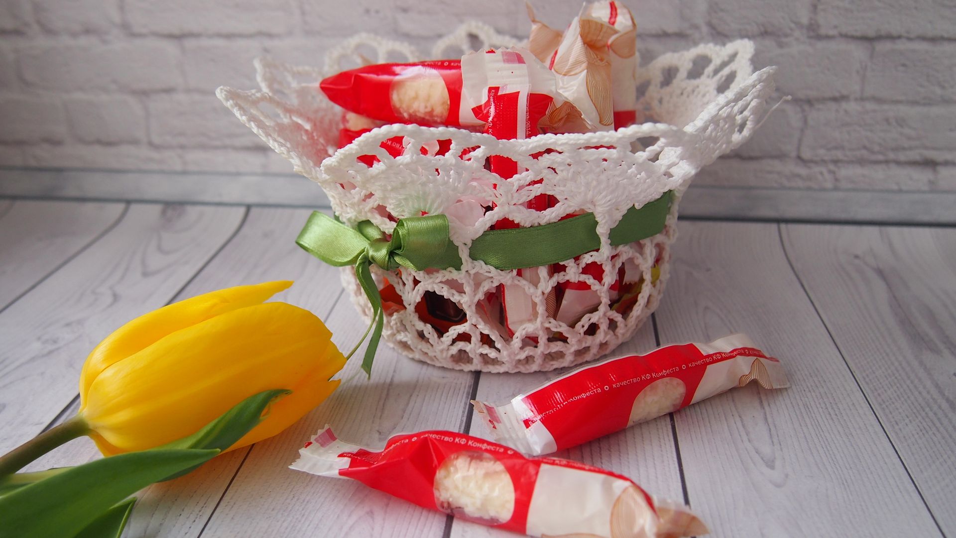 Ваза крючком или вязание крючком конфетницы. Уроки вязания для начинающих Урок 187 Crochet Candy Box смотреть онлайн