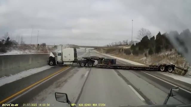 Безумные Случаи на Ледяной Дороге, Снятые на Камеру. Видео из интернета. смотреть онлайн