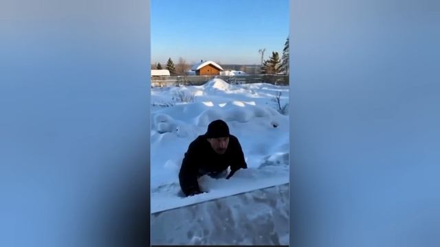 Очередные приключения женщин, сугробы типо-Камчатка, мужчина с попугаем, весёлых и грустных женщин смотреть онлайн