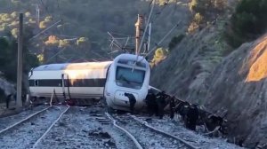 В Испании объявлен трехдневный траур по жертвам трагедии на железной дороге.