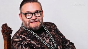 Историк моды Васильев прошёлся грязными ботинка