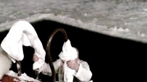 Президент Александр Лукашенко окунулся в прорубь на Крещение