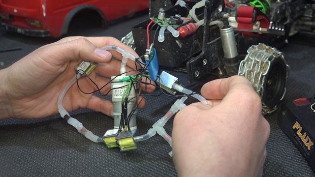 Как устроена пневма на RC Ниве 4x4 смотреть онлайн