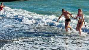 Крым сегодня. Крещенские купания в Ялте 2026. Ежедневная вебкамера Ялты.