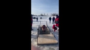 Дмитрий Демешин принял участие в крещенских купаниях
