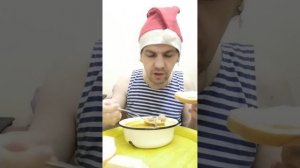 Обжор мукбанг / щи из квашеной капусты на обед / передаю приветы