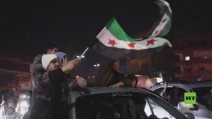 سكان الرقة يحتفلون باتفاق وقف إطلاق النار بين الحكومة السورية وقوات سوريا الديمقراطية